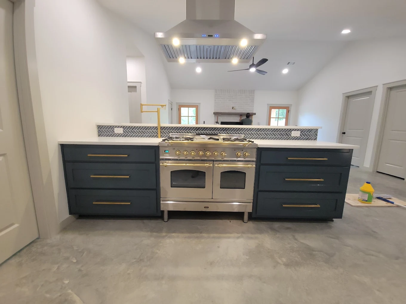 Navy & Brass Range Kitchen