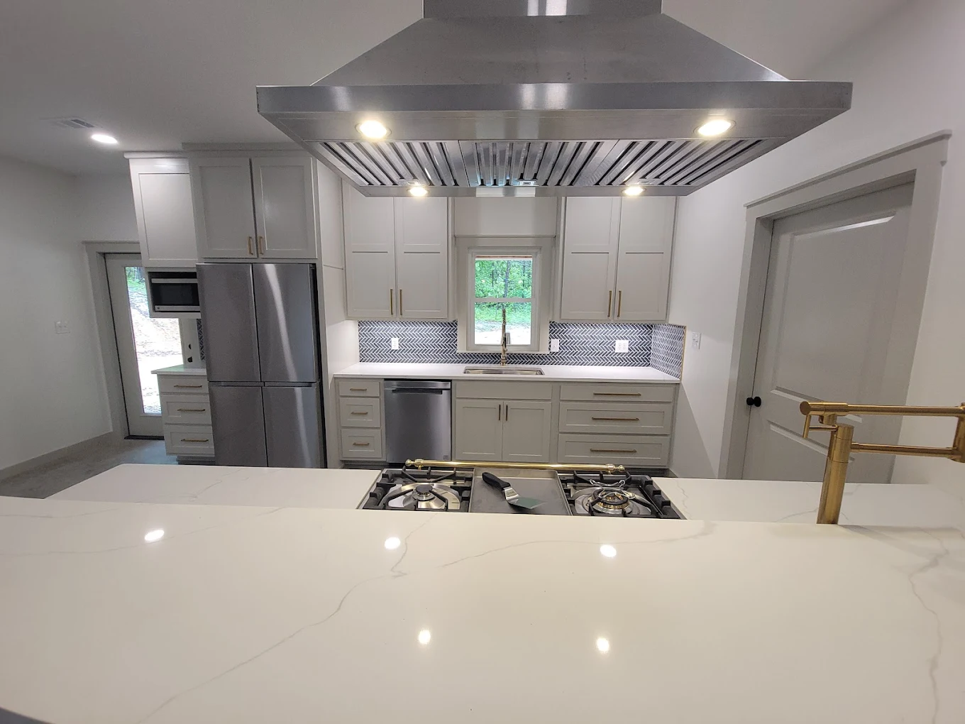 Light Cabinetry & Quartz